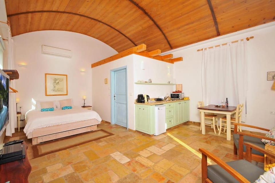 אחוזת טורקיז - בריכה פרטית מחוממת Bed and Breakfast in North District