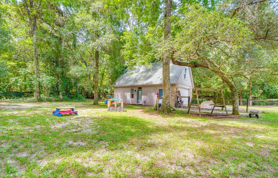 3 Mi to Silver Springs State Park: Cozy Getaway! House in Florida