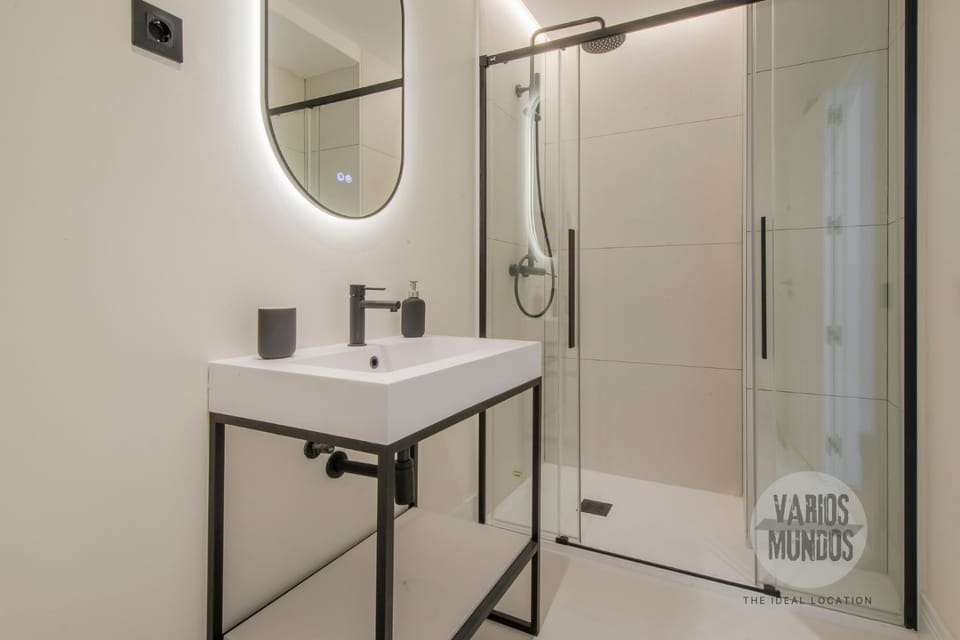 Shower, Bathroom, towels