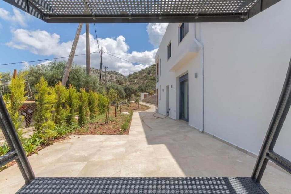 Property building, Spring, Day, Garden, Garden view