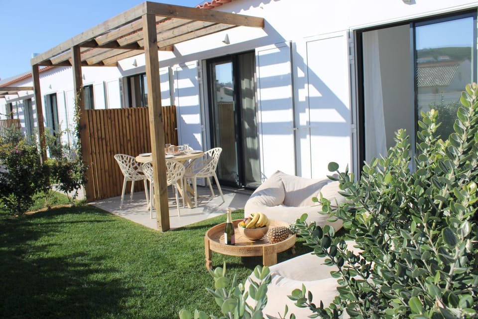 Property building, Spring, Garden, Dining area, Garden view