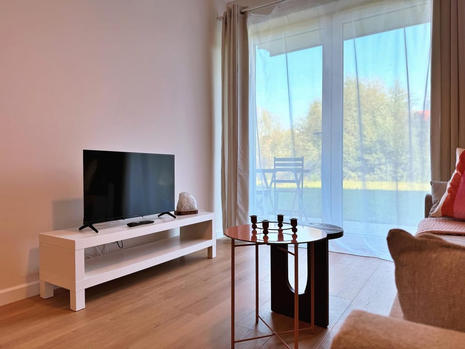 Communal lounge/ TV room, TV and multimedia, Living room, Seating area, Evening entertainment