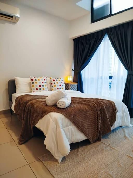 Cozy Haven Superior Studio Free Private Parking Netflix Apartment in Petaling Jaya
