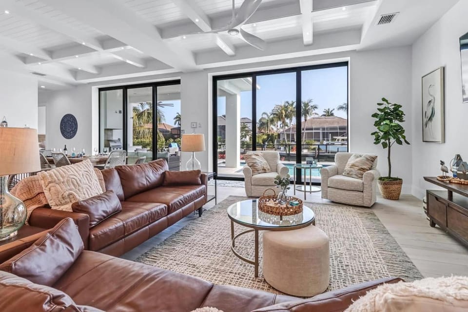 Quiet Waterfront Retreat Pool, Spa & Beach House in Marco Island
