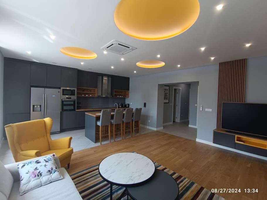 Kitchen or kitchenette, Seating area, Dining area