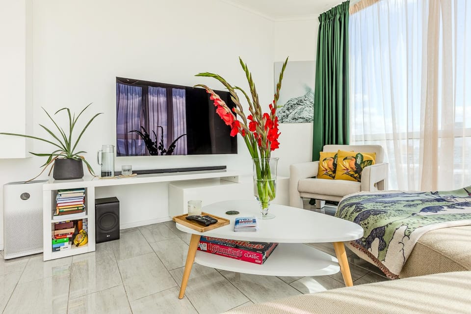 Bed, Evening entertainment, Bedroom