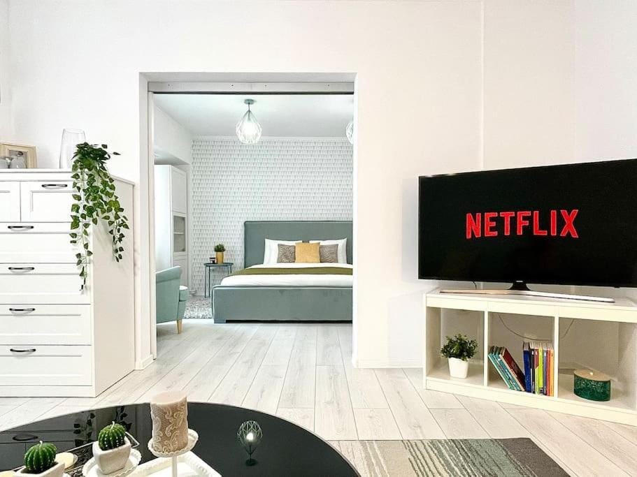 TV and multimedia, Photo of the whole room