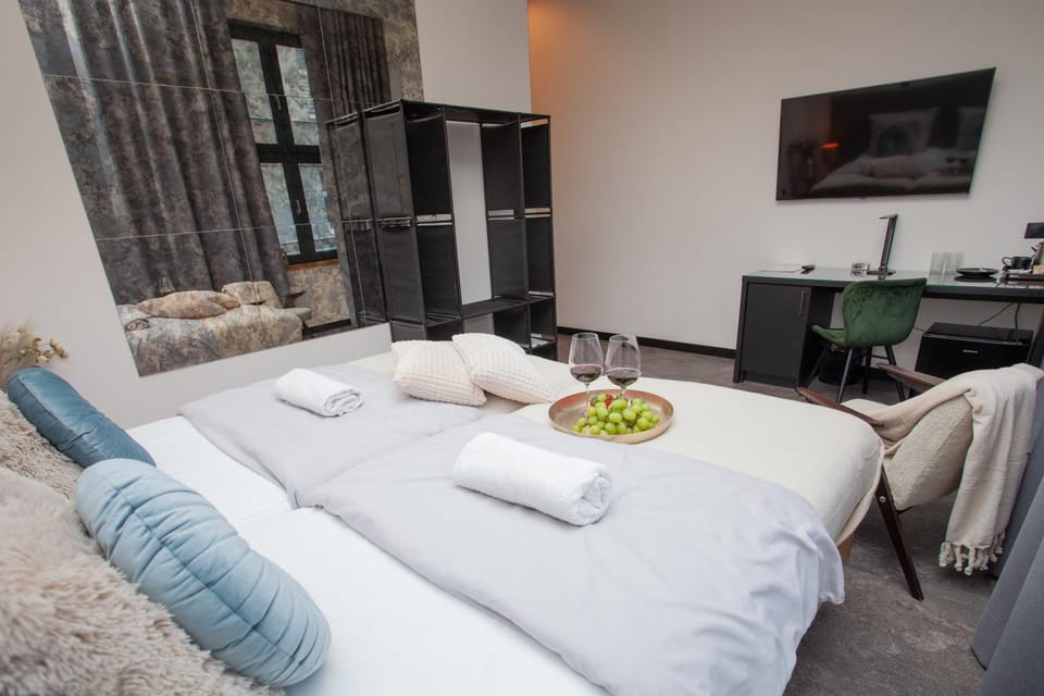 Bed, Photo of the whole room