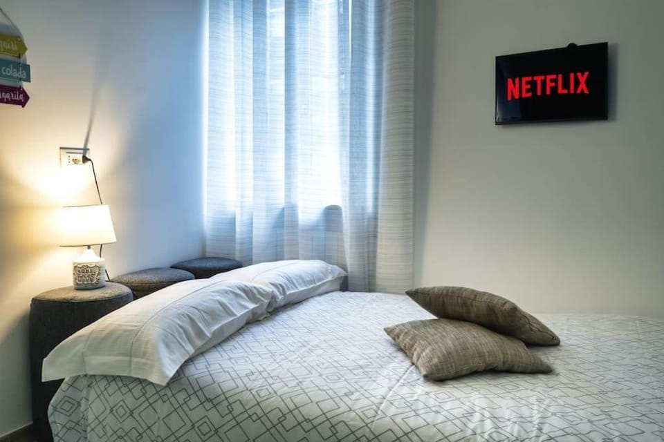 Spacious City Hub, Metro at Doorstep M1 and M2 1 min Apartment in Milan