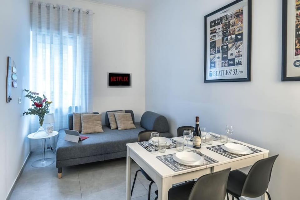 Spacious City Hub, Metro at Doorstep M1 and M2 1 min Apartment in Milan