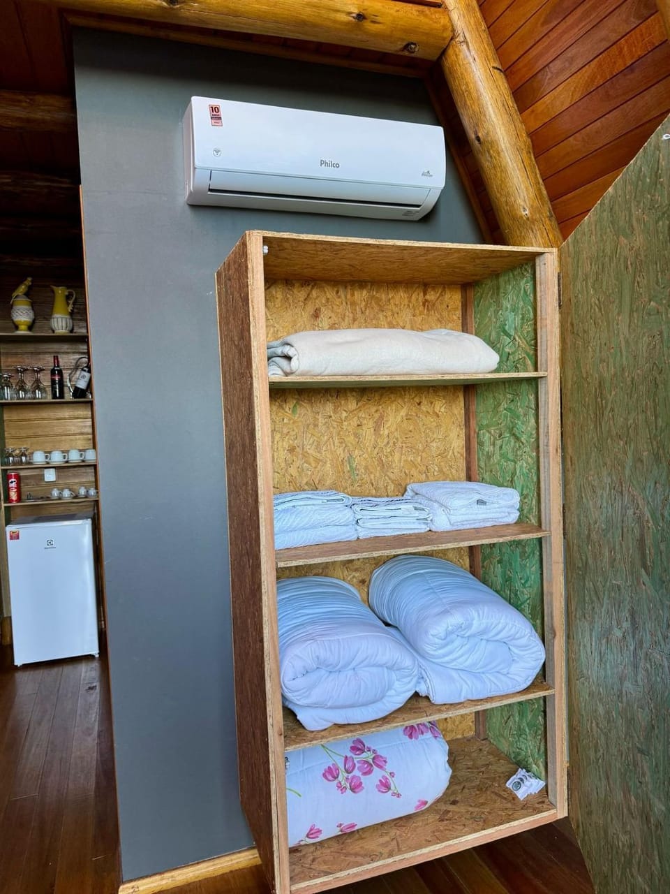 towels, wardrobe, air conditioner