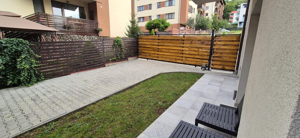 Garden, Parking