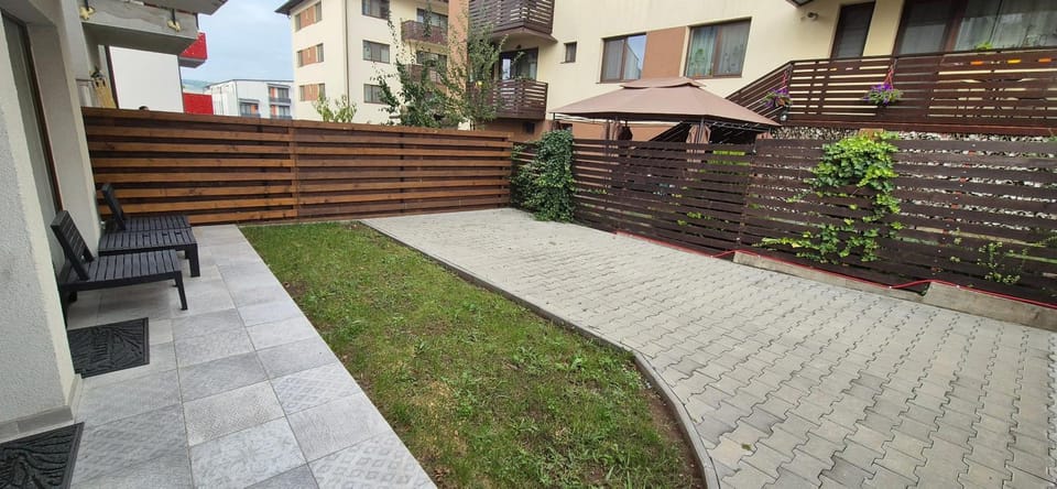 Garden, Parking