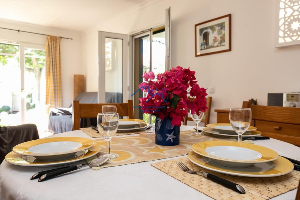 Food and drinks, Dining area, Food