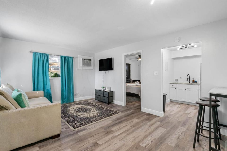 Focus On Luxury Premier South Tampa Apartment in Tampa