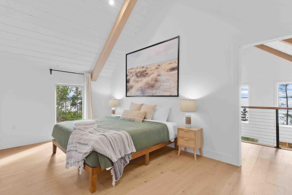 Oyster Creek Chalet 2 House in Prince Edward County