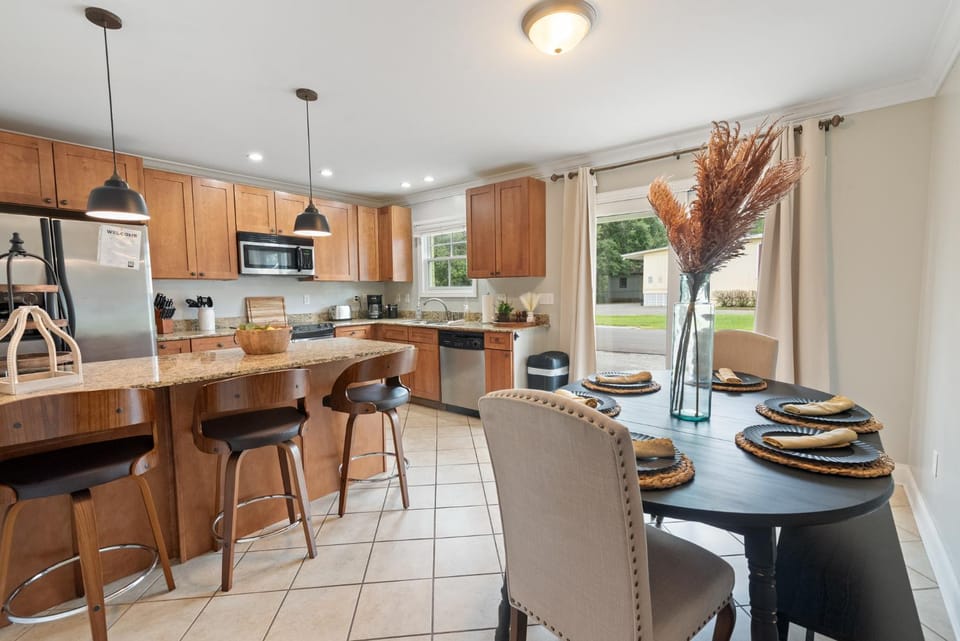 Kitchen or kitchenette, Dining area, dishwasher, oven, pet friendly, stove, toaster, kitchen