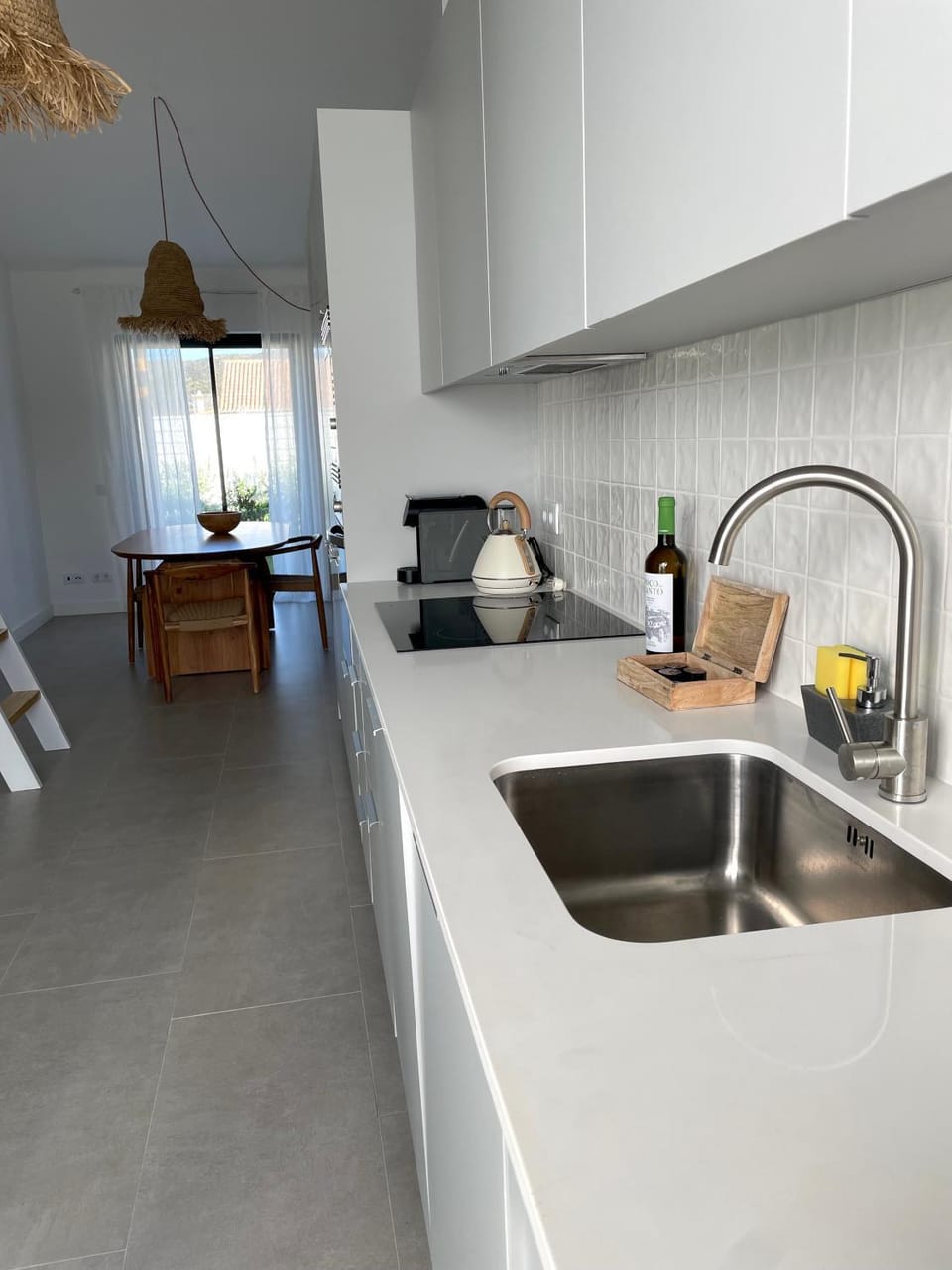 Coffee/tea facilities, Kitchen or kitchenette, stove