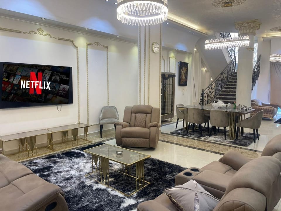 Property building, TV and multimedia, Living room, Seating area