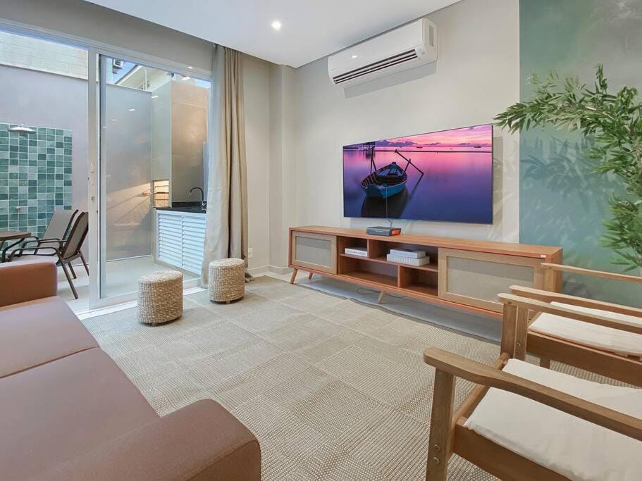 TV and multimedia, Living room, Seating area, air conditioner