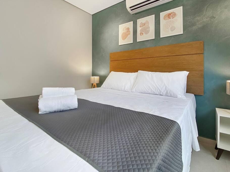 Bed, Photo of the whole room, Bedroom, air conditioner