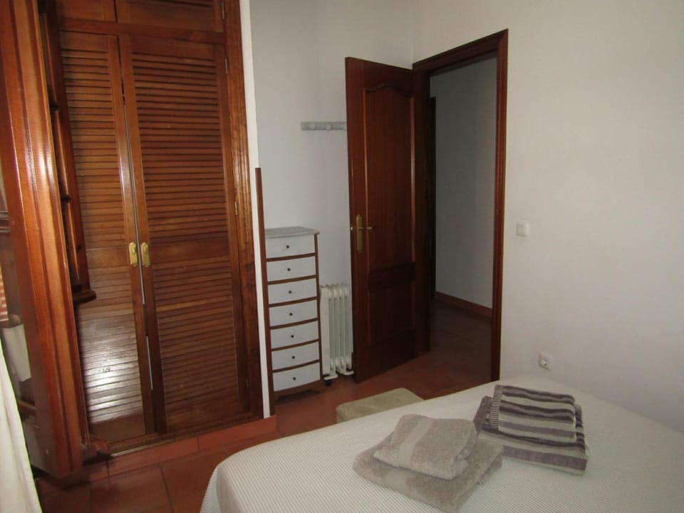 Bed, Photo of the whole room, Bedroom, towels, wardrobe