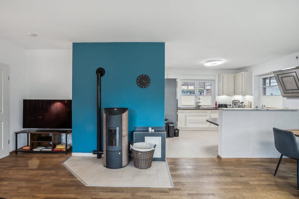 TV and multimedia, Kitchen or kitchenette, Living room, fireplace