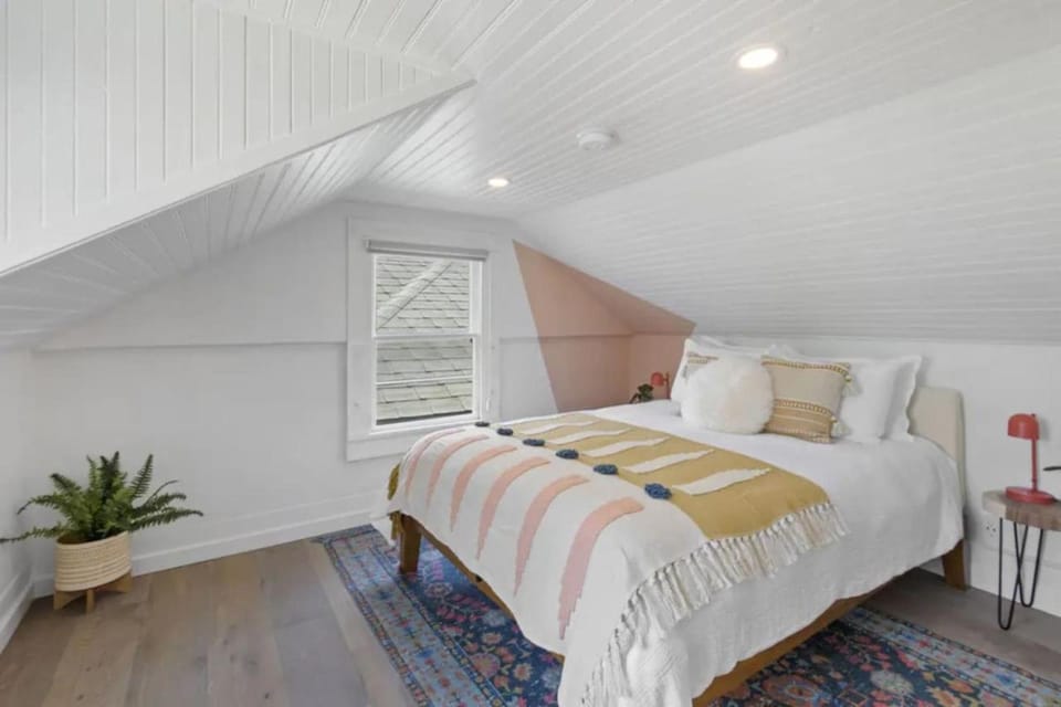 5BD Home with outdoor space in Little Italy House in San Diego