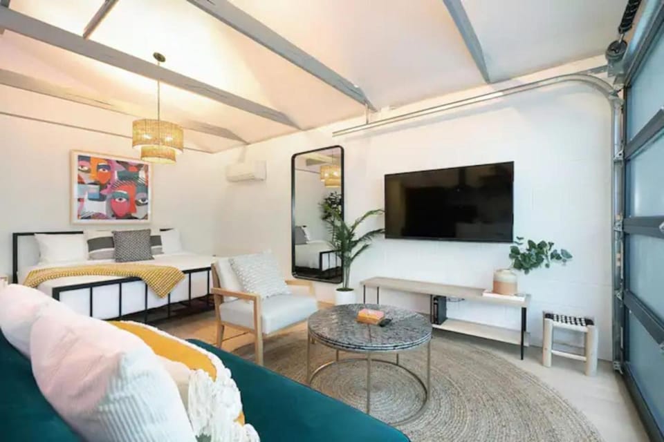 Quaint Studio for 2 in the Heart of Little Italy House in San Diego