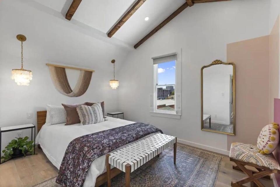 4BD Home in the Heart of Little Italy House in San Diego