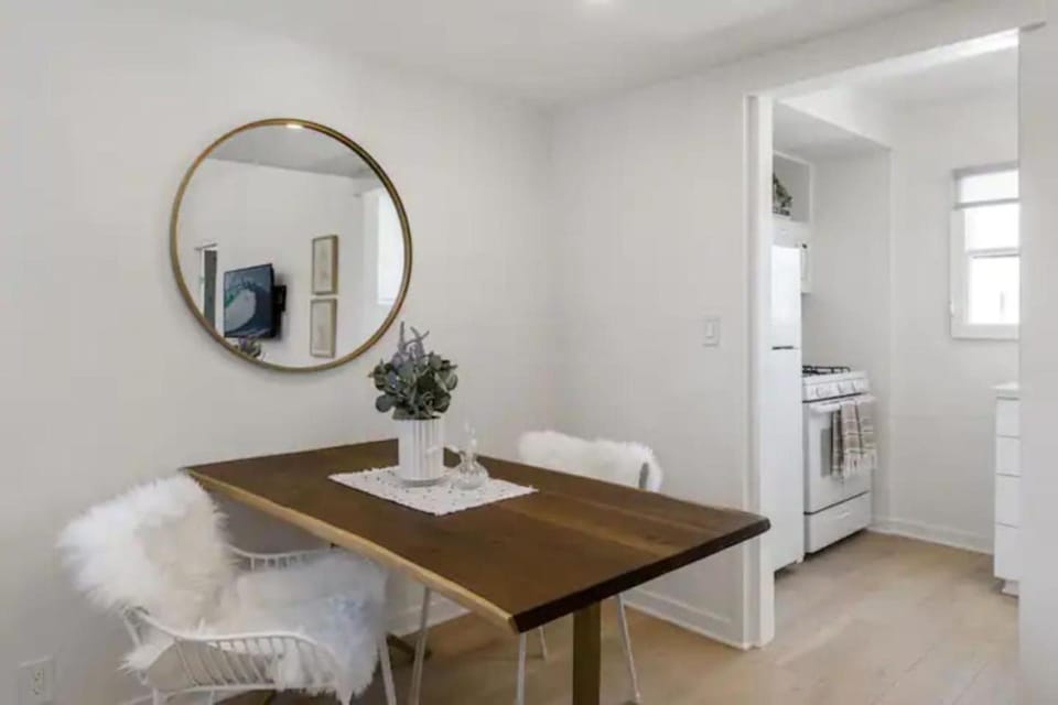 Cozy 1 BR Casita Overflowing with Natural Light House in San Diego