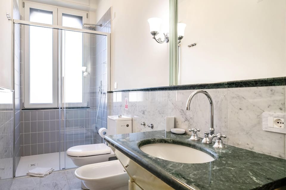 Casa Bella 16 - 8 min to Metro, 15 min to LIN Airport, University area Apartment in Milan