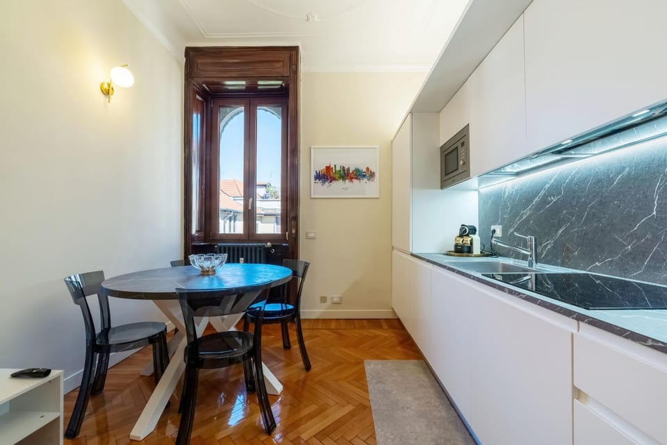 Casa Bella 16 - 8 min to Metro, 15 min to LIN Airport, University area Apartment in Milan