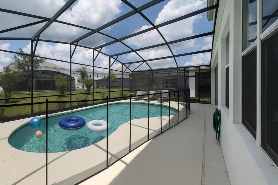 2612 LunaPi Villa 7Bd Private Pool and Family Room House in Kissimmee