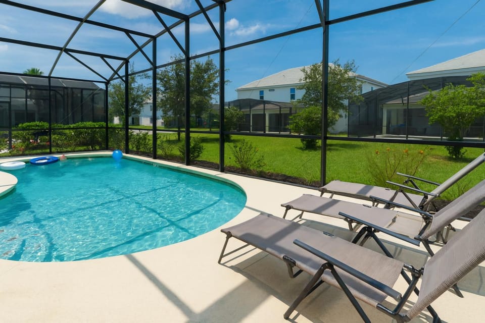 2612 LunaPi Villa 7Bd Private Pool and Family Room House in Kissimmee