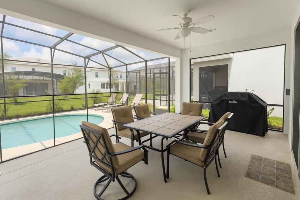 2612 LunaPi Villa 7Bd Private Pool and Family Room House in Kissimmee