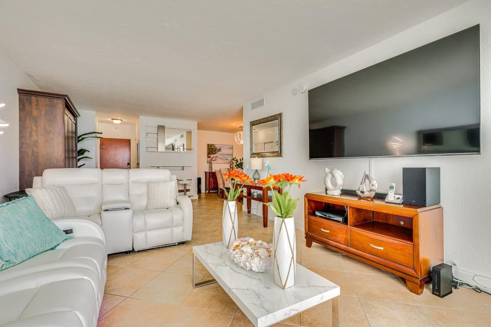 Hollywood Condo w/ Beach Access - Walk to Shore! House in Hollywood Beach