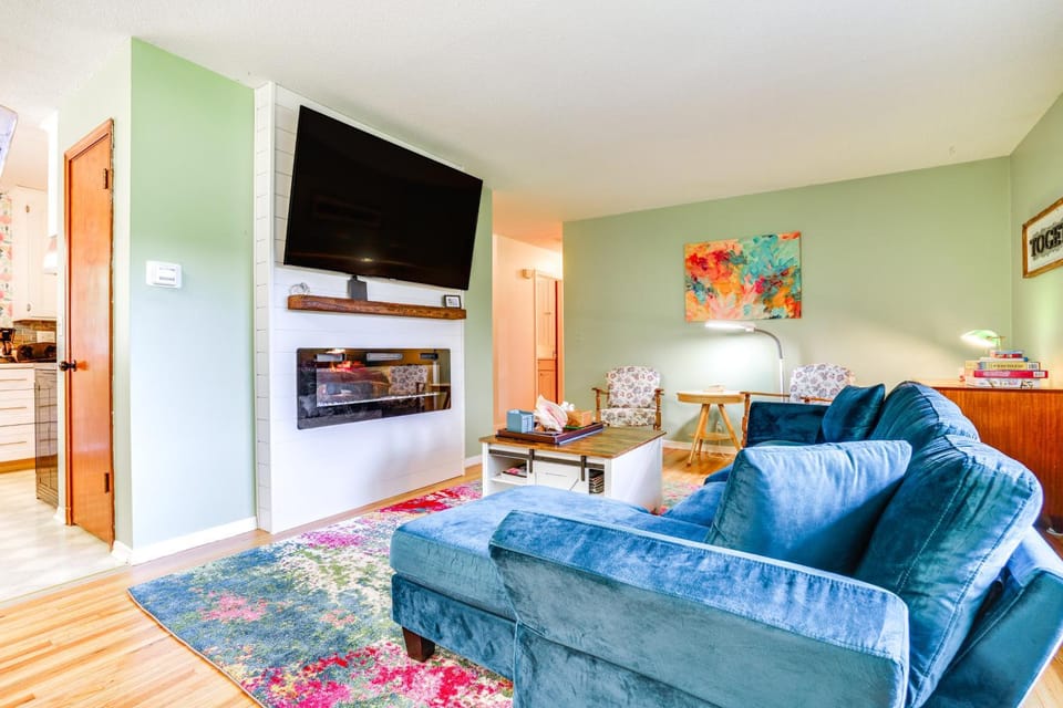 Family-Friendly Cottage Grove Home w/ Fireplace! House in Minnesota