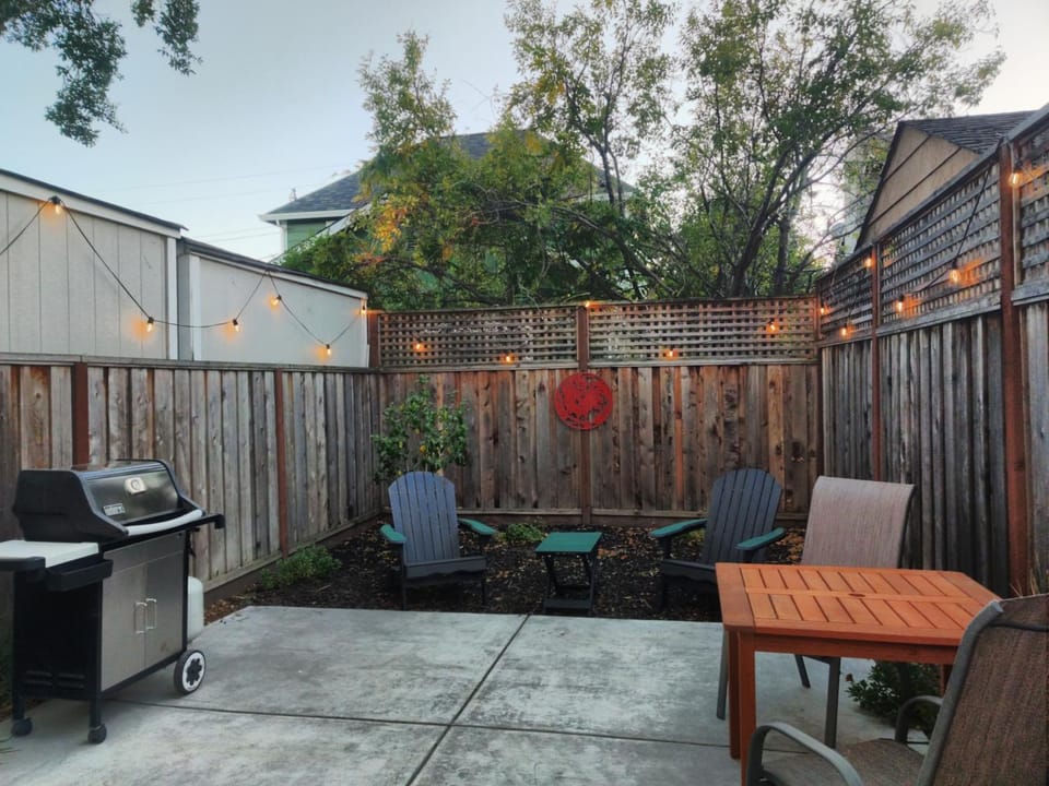 Patio, BBQ facilities, Garden