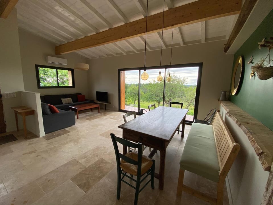Corps de ferme Gîte Lo Pomier House in Nouvelle-Aquitaine