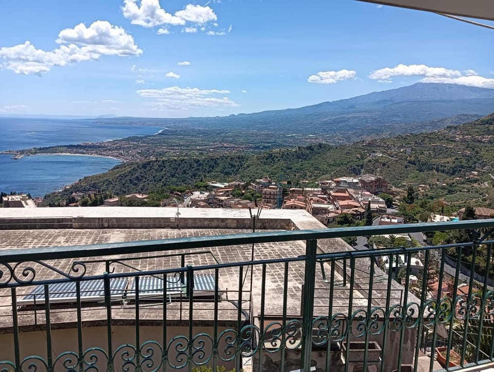 Holiday Room "Pomelia 2" Taormina Bed and Breakfast in Taormina