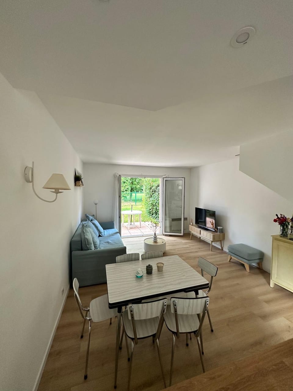 Living room, Dining area