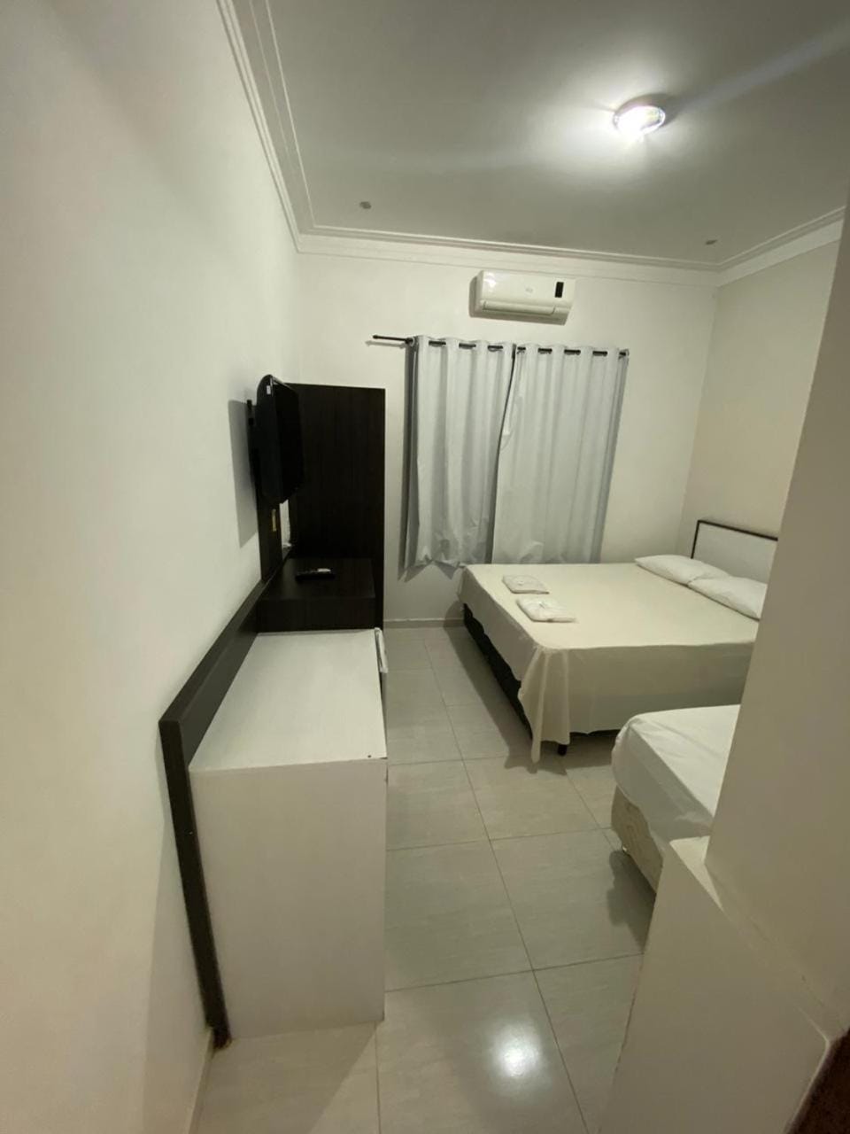 Bed, Photo of the whole room, Bedroom, air conditioner