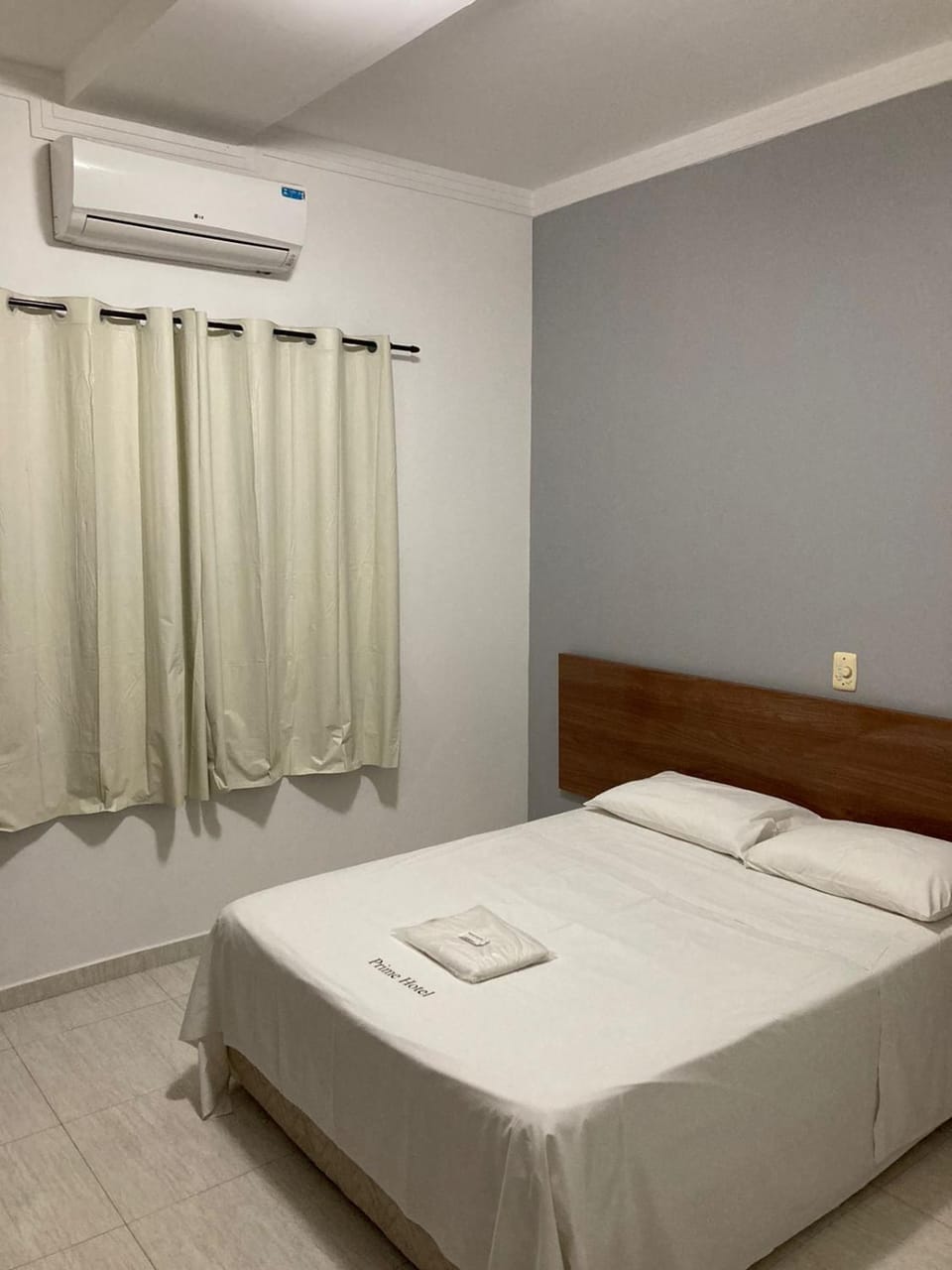 Bed, Photo of the whole room, Bedroom, towels, air conditioner