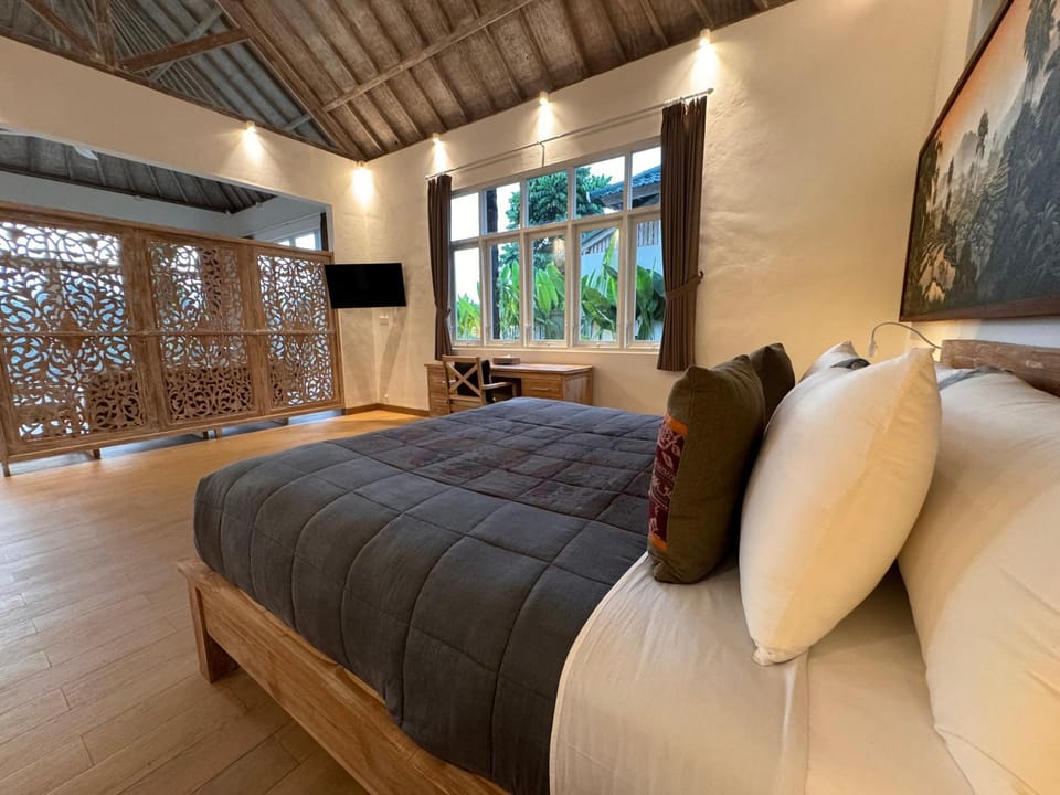 Bed, TV and multimedia, Photo of the whole room, Bedroom