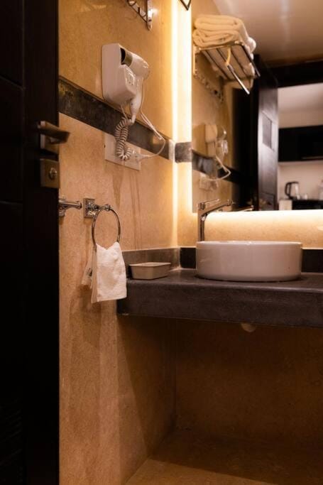 Marron Pharaohs Akhnaton Apartment in New Cairo City