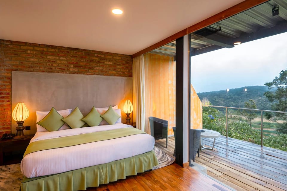 Bed, Balcony/Terrace, Bedroom, Mountain view