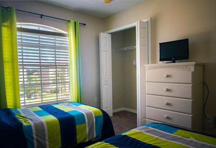 Crescent Lakes Villa House in Poinciana