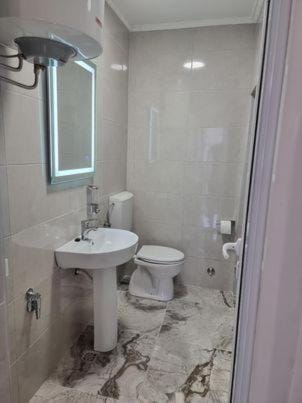 Shower, Toilet, Bathroom, bidet, towels