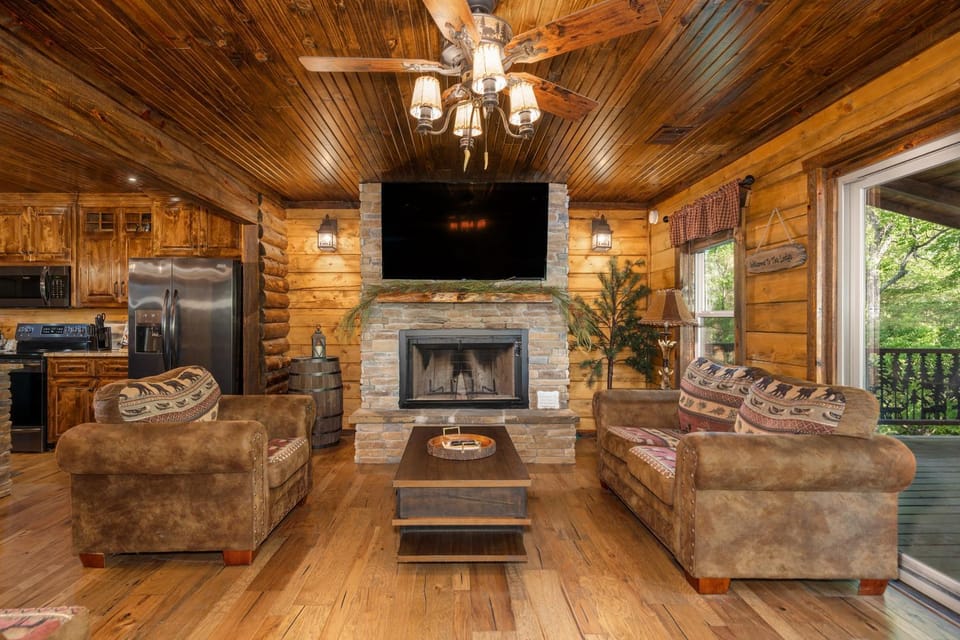 River Lodge Escape with Hot Tub House in Glenwood